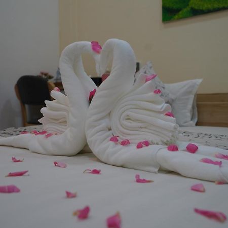 Check In @ Downtown Yangon Hotel Buitenkant foto