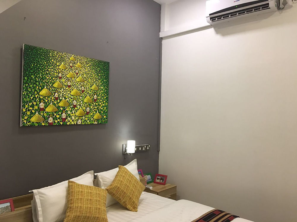 Check In @ Downtown Yangon Hotel Buitenkant foto