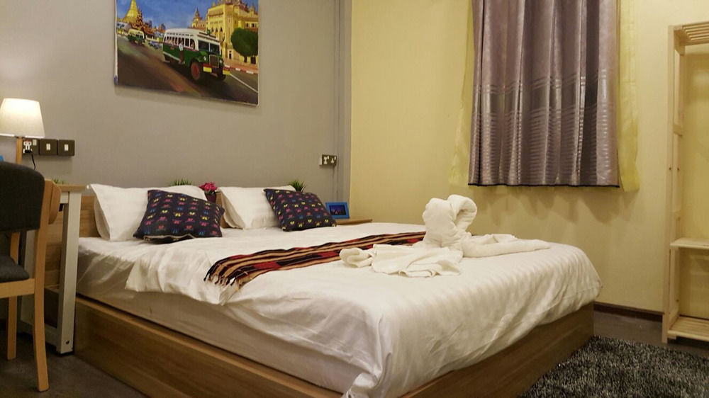 Check In @ Downtown Yangon Hotel Buitenkant foto