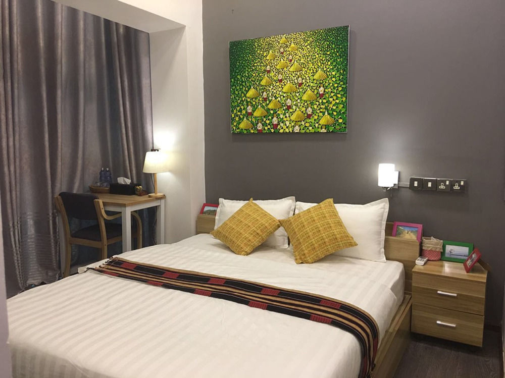 Check In @ Downtown Yangon Hotel Buitenkant foto