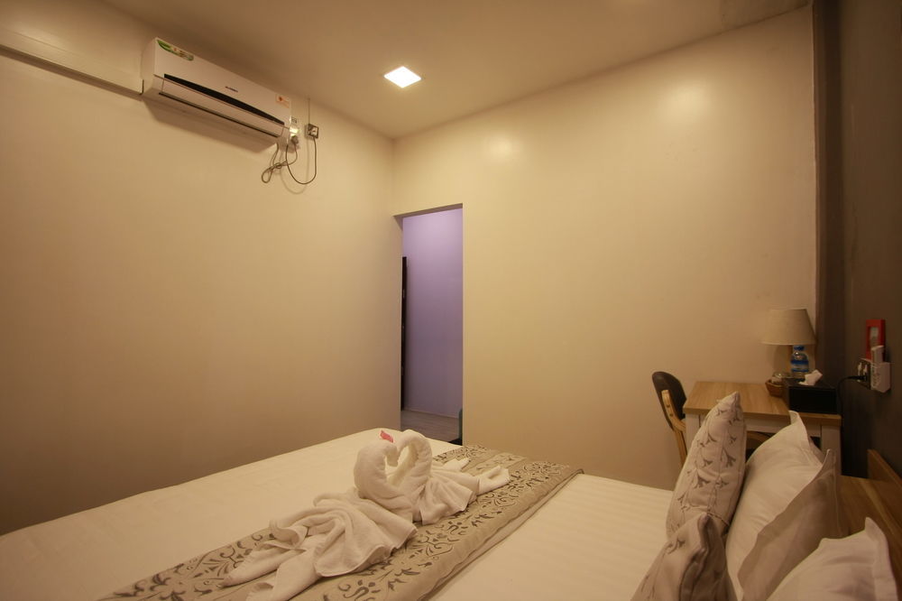 Check In @ Downtown Yangon Hotel Buitenkant foto
