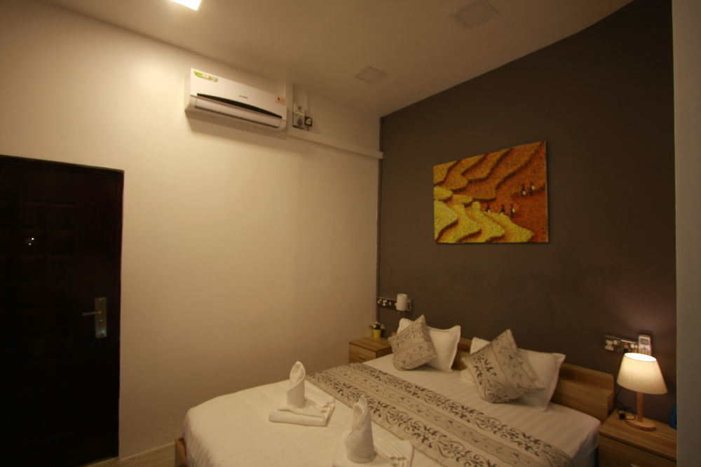 Check In @ Downtown Yangon Hotel Buitenkant foto