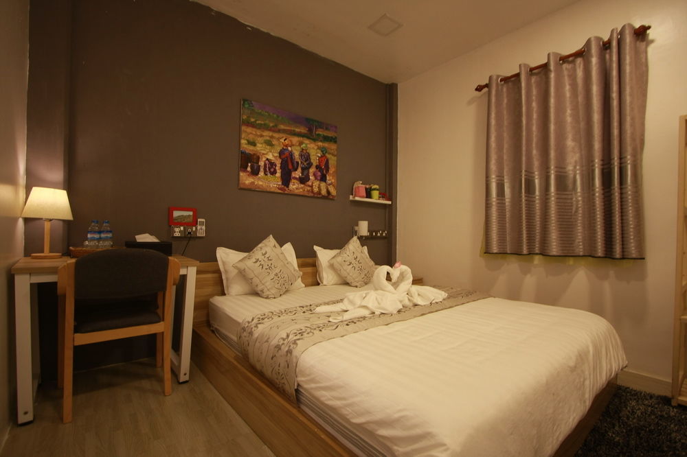 Check In @ Downtown Yangon Hotel Buitenkant foto