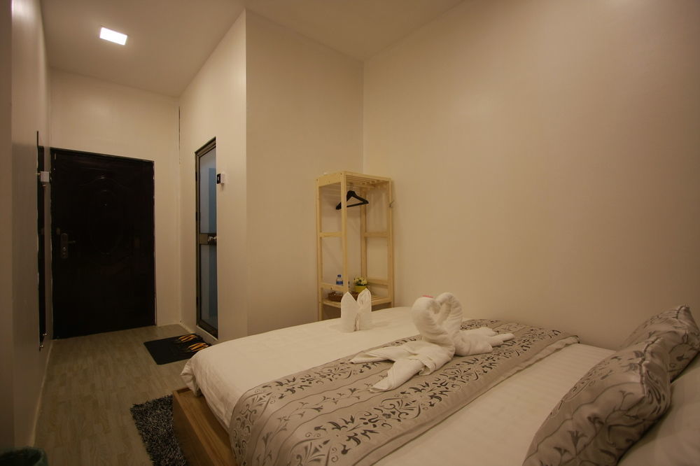 Check In @ Downtown Yangon Hotel Buitenkant foto