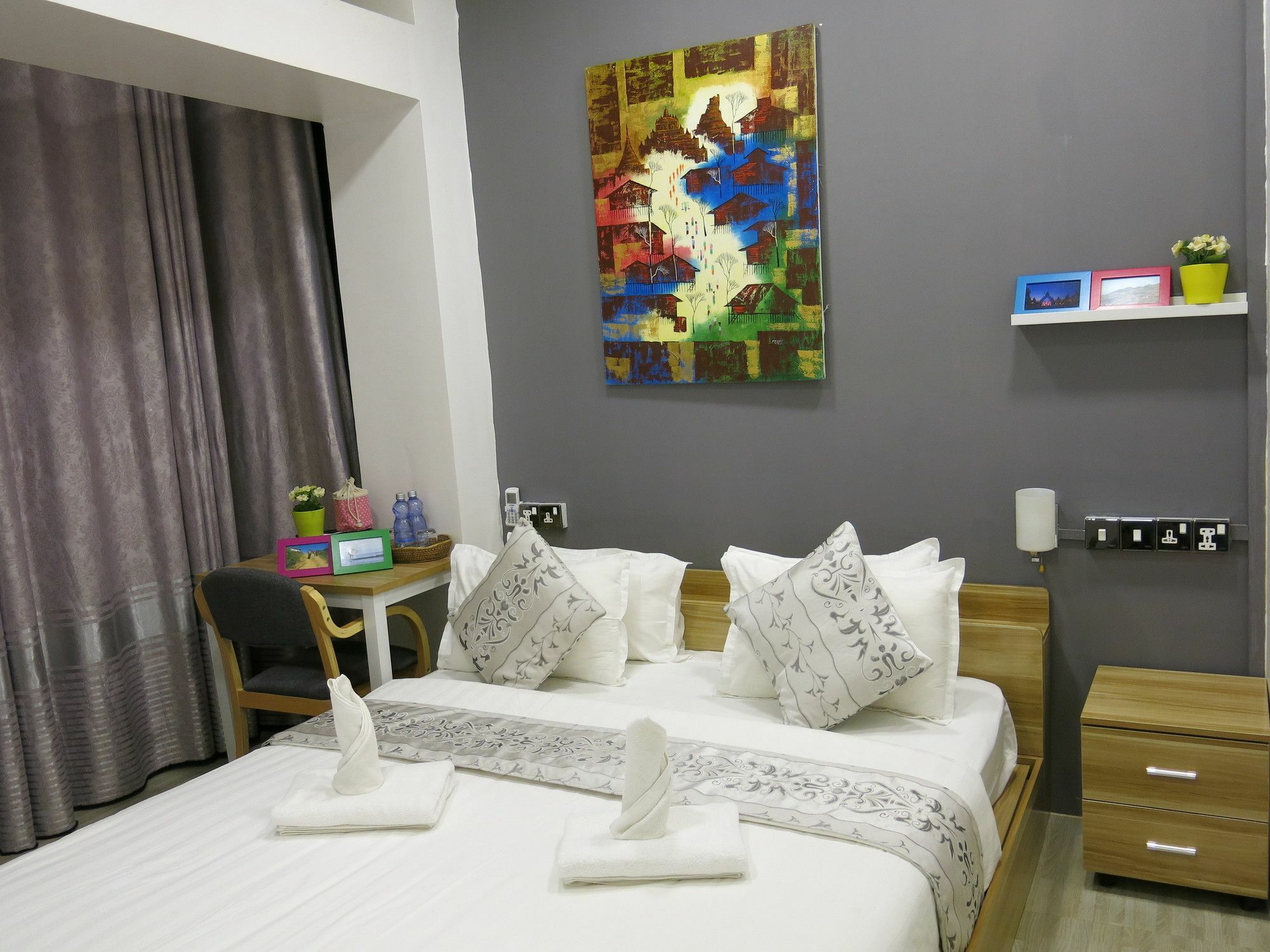 Check In @ Downtown Yangon Hotel Buitenkant foto