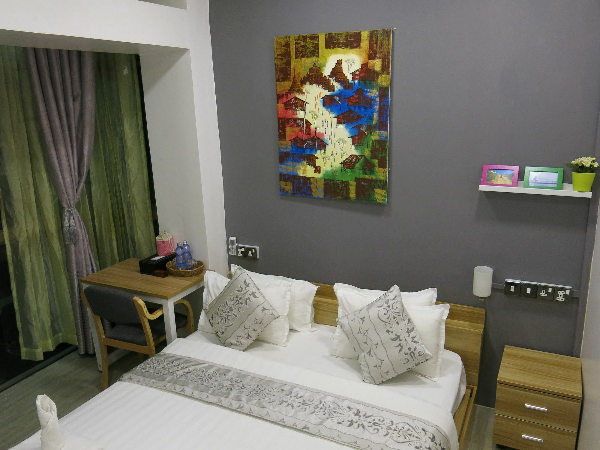 Check In @ Downtown Yangon Hotel Buitenkant foto