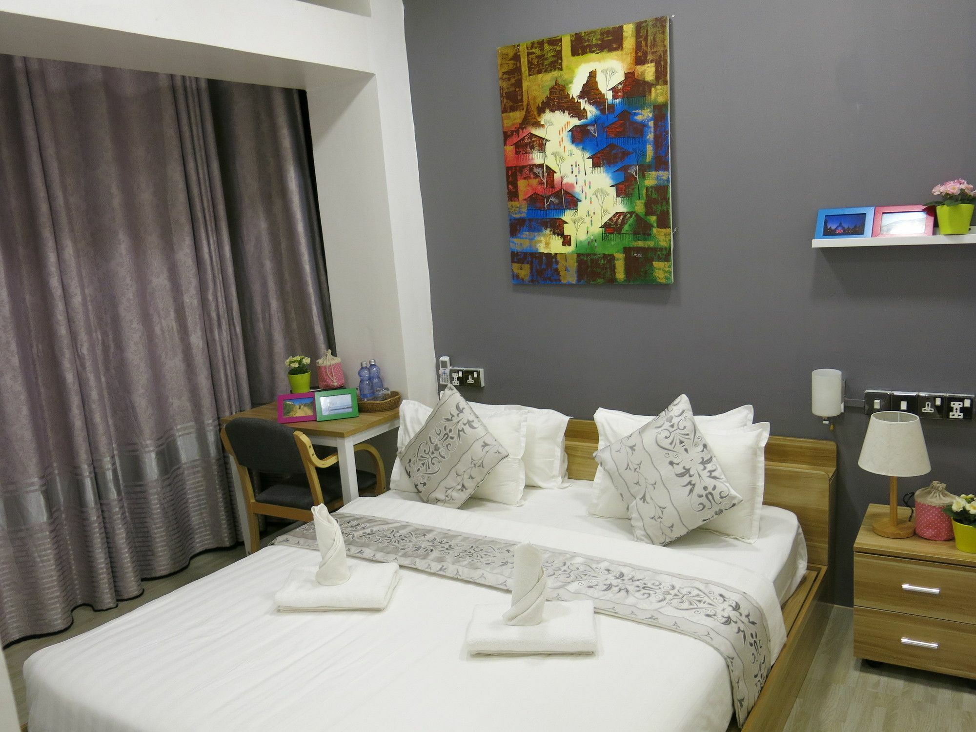 Check In @ Downtown Yangon Hotel Buitenkant foto