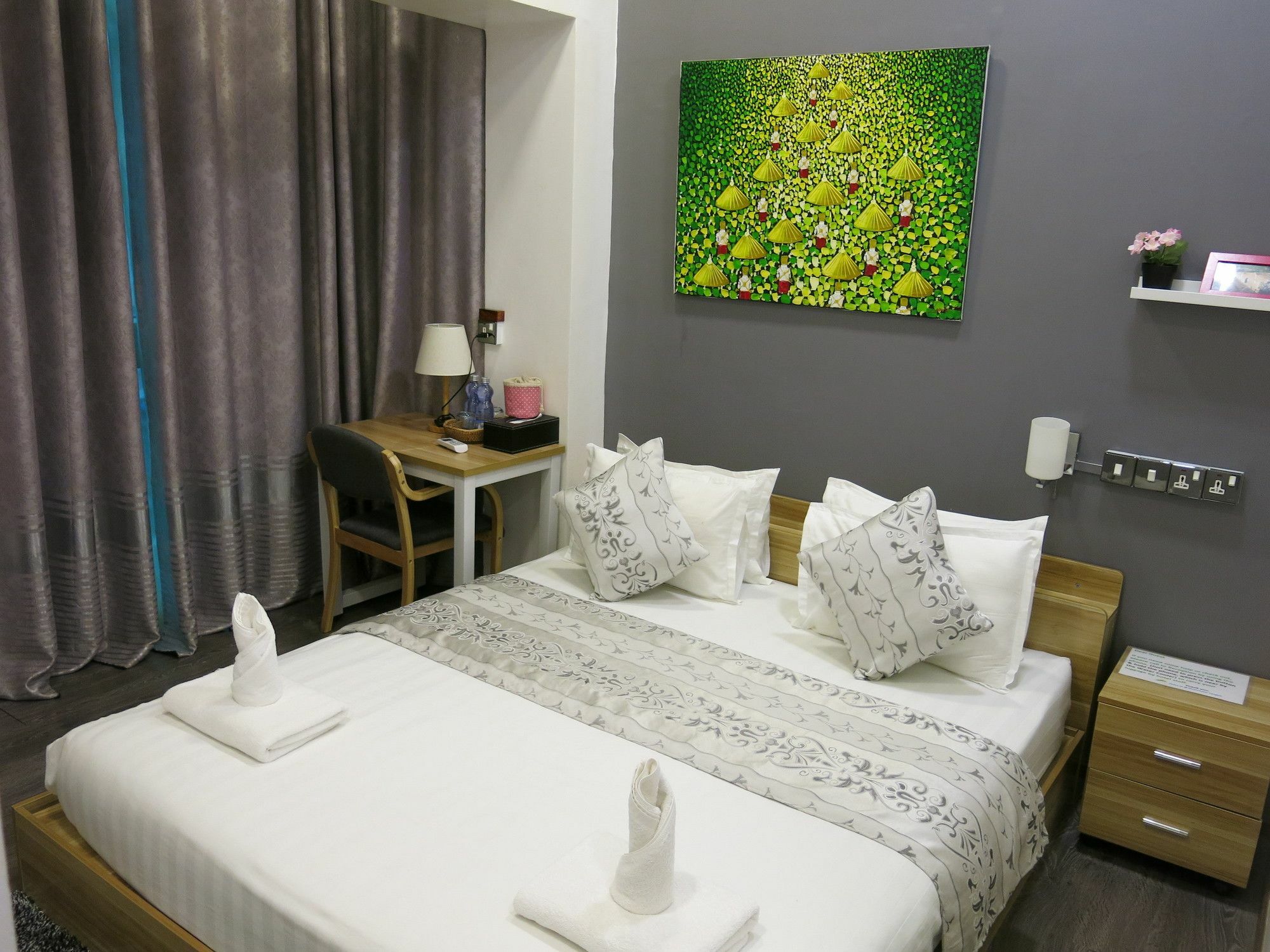 Check In @ Downtown Yangon Hotel Buitenkant foto