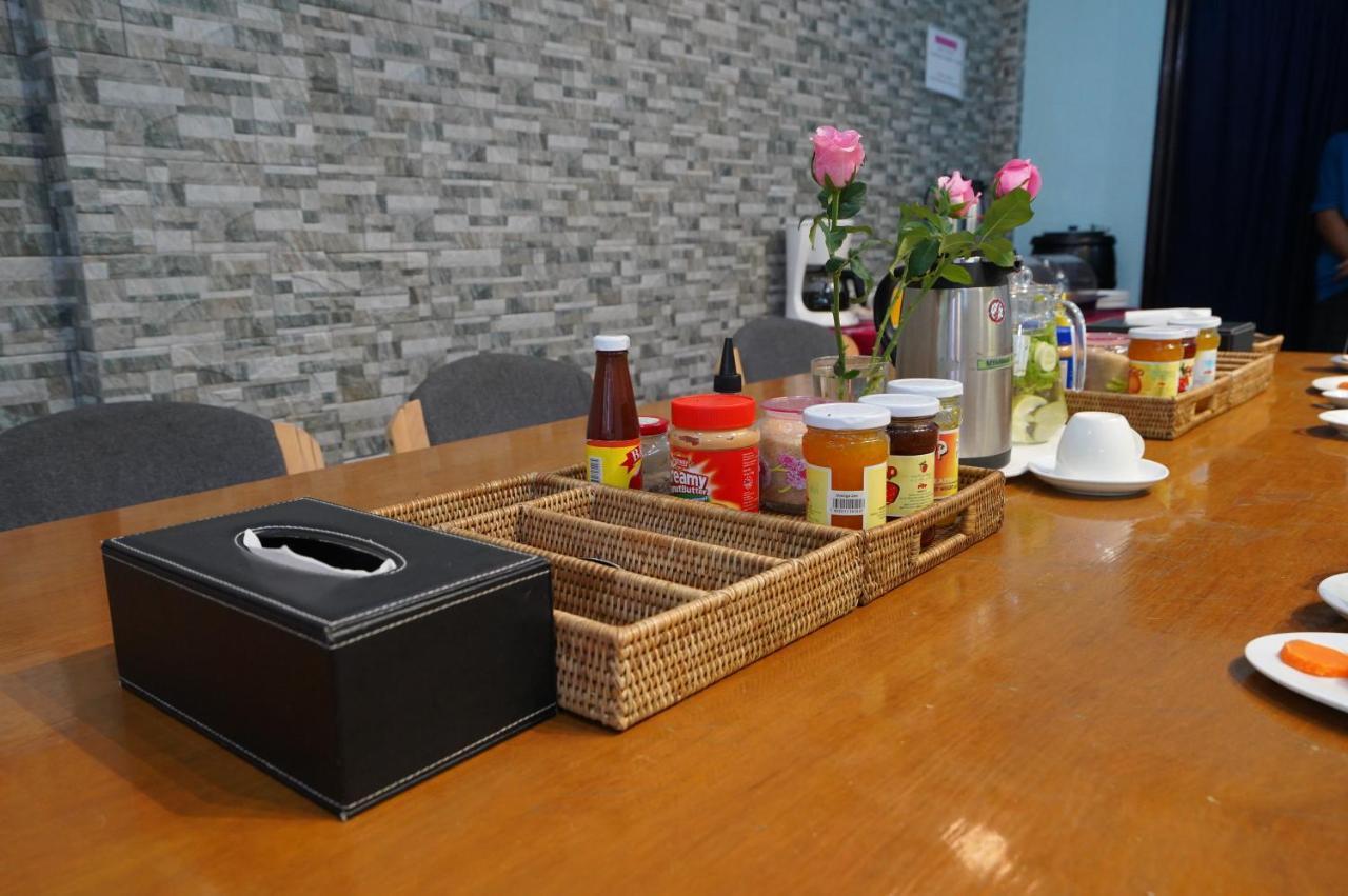Check In @ Downtown Yangon Hotel Buitenkant foto