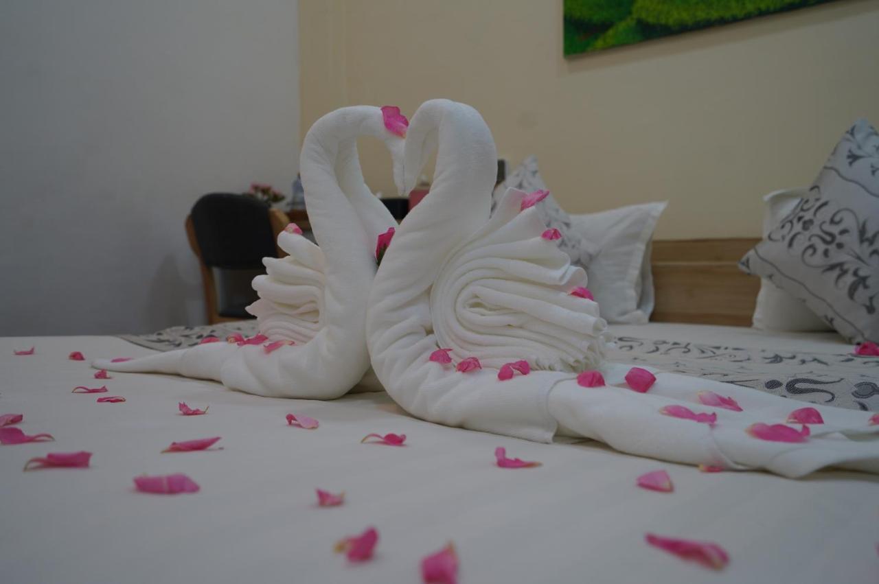 Check In @ Downtown Yangon Hotel Buitenkant foto